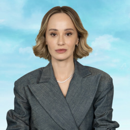 Müge Bayramoğlu as Özlem