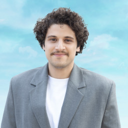Ege Erkal as Yiğit