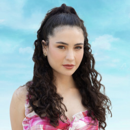 Melis Minkari as Zeynep in Muhtemel Aşk