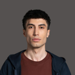 Ahmetcan Özer as Meti̇n in Daha 17