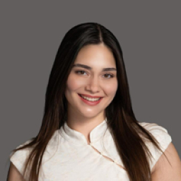 Ezgi Dalgiç as Sila in Daha 17