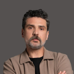 Cemal Toktaş as Mustafa in Daha 17