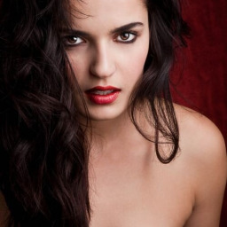 Selin Demiratar as İdil Ertürk