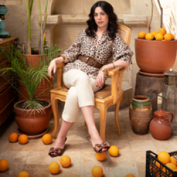 Selin Köseoğlu as Hülya Mercandağ in Mercan Köşk