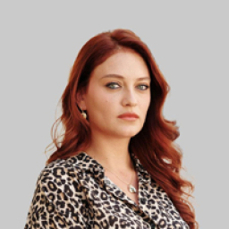 Elifcan Ongurlar as Suzan Karliova in Haysiyet