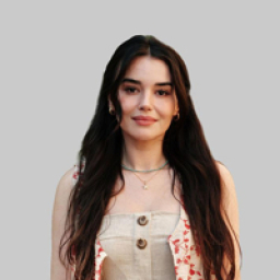 Aybüke Yilmaz as Yildiz Karliova in Haysiyet