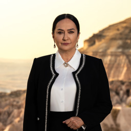 Yeşim Gül as Vuslat Kozaklı