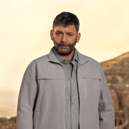 İsmail Hakkı as Cici