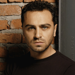 Serdar Orçin as Adnan