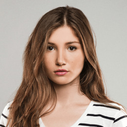 İlayda Akdoğan as Eylül in Oyunbozan