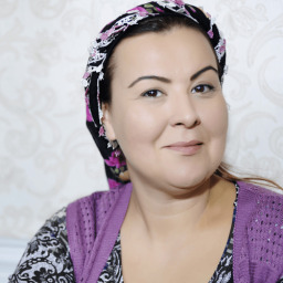 Süeda Çil as Sümbül in Oyunbozan