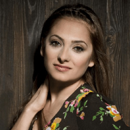 Dilek Çelebi as Zehra in Oyunbozan