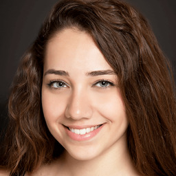 Özge Özacar as Zeynep in Oyunbozan