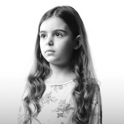 Eylül Uğan as Ayli̇n in Kara Tahta