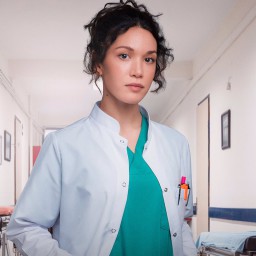 Hazal Subaşı as Dr. Leyla Erpek