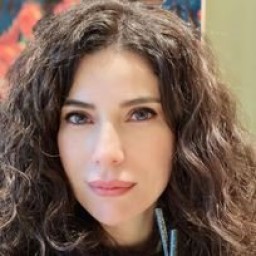 Yeşim Dalgıçer as Gazeteci