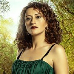 Esra Kızıldoğan as Müge