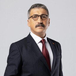 Cem Davran as Turan Öztürk