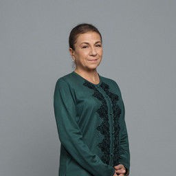 Güneş Hayat as Şermin Şimşek in Adı: Zehra