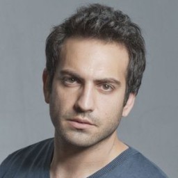 Buğra Gülsoy as Fatih Şekercizade in Aşk Yeniden