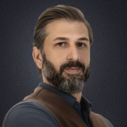 Ushan Çakır as Cemil Öz