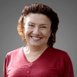 Ayşenil Şamlıoğlu as Meliha