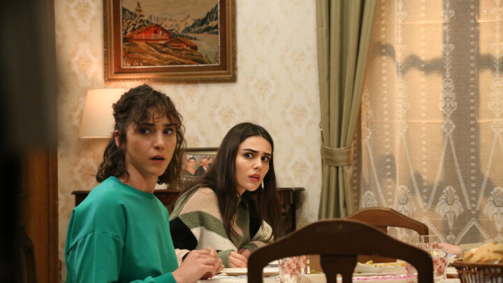 Üç Kız Kardeş: Season 3, Episode 22 Image